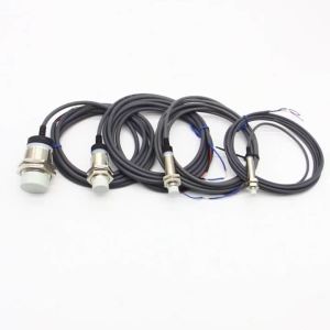 GTRIC M18 Capacitive Proximity Sensor 10-30V DC 3 Wires NPN PNP NO NC Flush Non-Flush Non-Metal Sensing Switch With 2m Cable