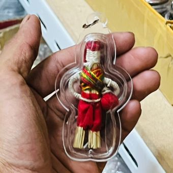 รูปจากผู้ขายบน Lazada: หุ่นพยนต์หลวงพ่อกวย วัดโพธิดาราม เรียกนักมวย บูชาป้องกันภัย บ่นขออะไรได้อย่างนั้น ตั้งราคา ฿199 ขายแล้ว 20 ชิ้น