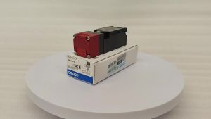 ใหม่และต้นฉบับ D4NS-1CF D4NS-2CF D4NS-4CF สวิตช์ประตู OMRON สวิตช์ล็อคประตูนิรภัย