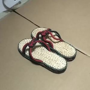 [Free Shipping] 21814: Outdoor Sandals With A Rubber Sole Featuring A Mid-Heel Toe-Covering Design And Hand-Woven Corn Husk Material