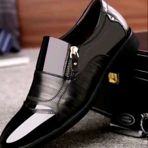 Sepatu K1- Sepatu Pantofel Gaya Formal Model Ujung Lancip Lace-up Flat Model Korea British\\n\\n Apa Itu Sepatu K1?\\n\\nSepatu K1 adalah sepatu pantofel gaya formal model ujung lancip lace-up flat model Korea British. Didesain dengan tampilan yang elegan dan modern, sepatu ini cocok untuk pria dan wanita. Sepatu K1 menawarkan kenyamanan dan keindahan desain yang unik, serta kualitas material dan pembuatan yang tinggi.\\n\\n Karakteristik Sepatu K1\\n\\nBerikut adalah beberapa karakteristik utama dari sepatu K1:\\n\\n- Model ujung lancip: Sepatu K1 memiliki desain ujung lancip yang memberikan tampilan elegan dan modern.\\n- Lace-up flat: Desain lace-up flat membuat sepatu ini mudah dipakai dan cocok untuk berbagai acara formal.\\n- Model Korea British: Sepatu K1 menggabungkan gaya Korea dan British untuk menciptakan tampilan yang unik dan menarik.\\n\\n Perbedaan dengan Sepatu Model Lainnya\\n\\nSepatu K1 berbeda dengan sepatu model lainnya karena memiliki desain ujung lancip dan lace-up flat yang unik. Selain itu, sepatu K1 juga menggabungkan gaya Korea dan British untuk menciptakan tampilan yang berbeda dan menarik.\\n\\n Mengapa Memilih Sepatu K1?\\n\\nAda beberapa alasan mengapa Anda harus memilih sepatu K1 sebagai pilihan sepatu Anda:\\n\\n Kelebihan Sepatu K1\\n\\nBerikut adalah beberapa kelebihan dari sepatu K1:\\n\\n- Desain elegan dan modern: Sepatu K1 memiliki desain ujung lancip dan lace-up flat yang memberikan tampilan elegan dan modern.\\n- Kualitas material dan pembuatan tinggi: Sepatu K1 dibuat dari bahan berkualitas tinggi dan proses pembuatan yang baik untuk memberikan kenyamanan dan ketahanan yang lama.\\n- Cocok untuk berbagai acara formal: Desain sepatu K1 membuatnya cocok untuk berbagai acara formal seperti pesta, pernikahan, atau acara bisnis.\\n\\n Keindahan Desain dan Fungsi\\n\\nSepatu K1 memiliki desain yang indah dan fungsional. Desain ujung lancip dan lace-up flat membuat sepatu ini mudah dipakai dan cocok untuk berbagai acara formal. Selain itu, sepatu K1 juga memiliki kualitas material dan pembuatan yang tinggi untuk memberikan kenyamanan dan ketahanan yang lama.\\n\\n Cara Memilih Sepatu K1 yang Tepat\\n\\nBerikut adalah beberapa tips untuk memilih sepatu K1 yang tepat:\\n\\n Ukuran dan Bentuk Kaki\\n\\nPastikan Anda memilih sepatu K1 yang sesuai dengan ukuran dan bentuk kaki Anda. Jika sepatu terlalu ketat atau longgar, akan membuat kaki Anda tidak nyaman.\\n\\n Kualitas Material dan Pembuatan\\n\\nPilih sepatu K1 yang dibuat dari bahan berkualitas tinggi dan proses pembuatan yang baik. Ini akan memberikan kenyamanan dan ketahanan yang lama.\\n\\n Harga dan Nilai Investasi\\n\\nSepatu K1 adalah investasi jangka panjang yang dapat digunakan untuk berbagai acara formal. Pastikan Anda memilih sepatu K1 yang sesuai dengan anggaran Anda.\\n\\n Perawatan Sepatu K1\\n\\nBerikut adalah beberapa tips untuk merawat sepatu K1:\\n\\n Cara Membersihkan dan Merawat Sepatu K1\\n\\nPastikan Anda membersihkan sepatu K1 secara teratur dengan menggunakan lap kering atau lembab. Jangan menggunakan bahan kimia yang keras karena dapat merusak material sepatu.\\n\\n Tips Menjaga Bentuk dan Warna Sepatu K1\\n\\nUntuk menjaga bentuk dan warna sepatu K1, simpan sepatu di tempat yang teduh dan tidak lembab. Jangan membiarkan sepatu terkena sinar matahari langsung karena dapat merusak material sepatu.\\n\\n Kesimpulan\\n\\nSepatu K1 adalah sepatu pantofel gaya formal model ujung lancip lace-up flat model Korea British yang cocok untuk pria dan wanita. Didesain dengan tampilan yang elegan dan modern, sepatu ini menawarkan kenyamanan dan keindahan desain yang unik, serta kualitas material dan pembuatan yang tinggi. Pastikan Anda memilih sepatu K1 yang sesuai dengan ukuran dan bentuk kaki Anda, serta memperhatikan kualitas material dan pembuatan serta harga dan nilai investasi. Dengan merawat sepatu K1 dengan benar, Anda dapat menikmati sepatu ini selama bertahun-tahun.\n}