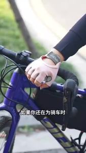 Fitness sports half-finger gloves liquid silicone shockproof anti-wear and anti-cocooning the same style for men and women cycling mountaineering yoga健身运动半指手套，采用液态硅胶材质，具有防震、耐磨和防缠绕特性，男女款式通用，适用于骑行、登山、瑜伽等运动。。。