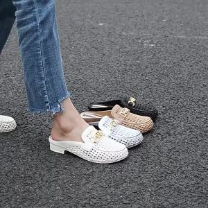 [Free Shipping] Fashionable closed-toe slippers hollow and breathable niche womens shoes 2025 new summer non-slip thick-soled half-slippers womens sandals