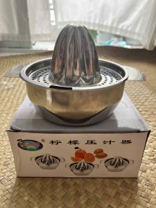 Bộ vắt cam vắt tay INOX 304 cao cấp không gỉ hợp vệ sinh. Thiết kế đơn giản gọn nhẹ. tiện dụng Các bộ phận tháo lấp rất dễ dàng thuận tiện vệ sinh sau khi sử dụng Những múi trên dụng cụ nghiền giúp vắt được nước cam mà không cần nhiều sức..