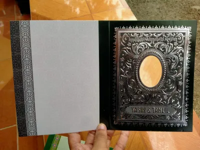 BUKU YASIN DAN TAHLIL ISI 128 HAL + FOTO ART PAPER + SISIPAN UNTUK KELUARGA YG DITINGGALKAN UCAPAN COVER GLOSSY EMBOS EMAS