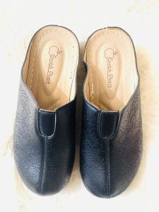 สีดำ ของเข้าแล้วค่ะ รองเท้าสุขภาพหญิง หุ้มหัวเปิดส้น งานเย็บใส่ทนมาก น้ำหนักเบา ใส่สบายสุดๆๆ หนังนิ่มใส่สบาย มีใหญ่ถึง41