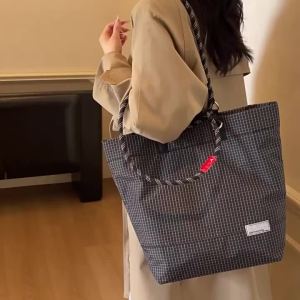 Túi tote cỡ lớn phong cách Nhật Bản dành cho nữ túi đeo vai du lịch đơn giản đa năng mới túi xách đi làm đa chức năng.