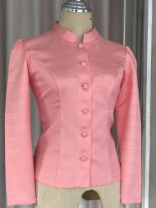 เสื้อไหมทรงจิตลดาสีโอรส ♥️♥️ ผ้าที่ร้านอัดกาวทุกตัวค่ะใส่สบายไม่คันค่ะ 👚👚 งานสวยการันตี 💯💯 ไหม2เส้น