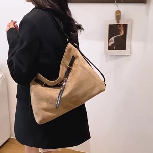 2024กระเป๋าโท้ทพรีเมี่ยม ดีไซน์เรียบง่าย ความจุขนาดใหญ่ ตกแต่งเข็มขัด สำหรับสะพายหลังและสะพายข้าง