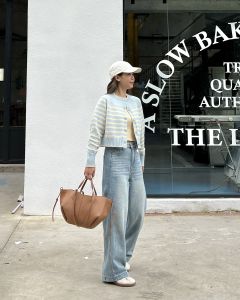 janunstudio • OJO jeans 1 สี (กางเกงยีนส์โอโจ้) - ดีเทลเส้นคู่ด้านข้าง เสกหุ่นเพรียว ผ้านุ่ม ยืดหยุ่น ทรงกระบอกกลาง