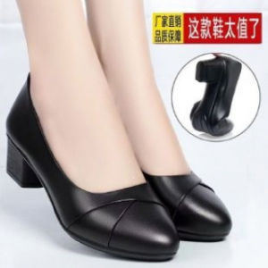 [Free Shipping] Spring And Autumn Style WomenS Shoes Soft-Soled Flats Black Round-Toe Mid-Heel Shoes Suitable For Middle-Aged Women Available In Larger Sizes