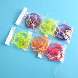 Mainan Roda Terbang Tarik Tali Dengan Lampu LED dan Bersiul Mainan Nostalgia Kanak Kanak Luar Rumah Seronok dan Menyerlah Kids Pull String Flywheel Whistle Nostalgic Lighting Small Luminous Sound Flash Top Toy 拉线飞轮带哨怀旧儿童发光小玩具拉响拉哨闪光陀螺玩具 A286