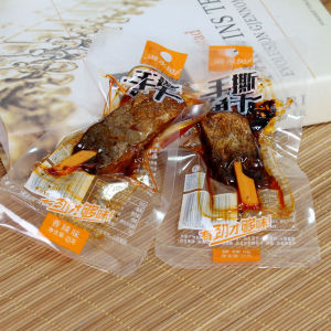 25g Hunan specialty snacks ready to eat spicy small fish fry spicy fish jerky fish fillet fish tail