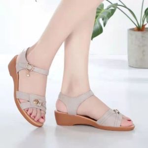Free Shipping WomenS Flat-Soled Mom Sandals With Rubber Soles New Summer Style Versatile For Outdoor Wear Comfortable And Lightweight Suitable For Middle-Aged And Elderly With Velcro Fastening