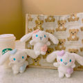 ใหม่การ์ตูน Kawai Cinnamoroll ของเล่นตุ๊กตาจี้ตุ๊กตาพวงกุญแจรถพวงกุญแจกระเป๋าแขวนกระเป๋าเป้สะพายหลังกระเป๋าจี้. 