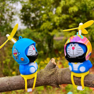 Doremon gắn xe máy xe đạp ô tô gắn mũ bảo hiểm Doraemon đội mũ bảo hiểm chong chóng có đèn phát sáng. Trang trí xe