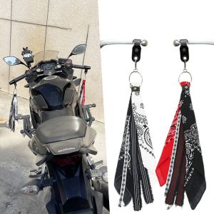 QMTJSH ฮิปฮอป ผ้าขนหนูสี่เหลี่ยมสำหรับมือจับรถจักรยานยนต์ สากลสากลสากล บุคลิกภาพที่ดี ตกแต่งพู่ย้อนยุค แฟชั่นสำหรับผู้หญิง พวงกุญแจโลหะห้อย ริบบิ้นร็อคพังค์ กีฬาจักรยาน