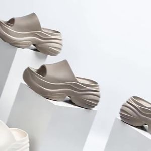 New Parisian WomenS Eva Punk Style Height-Increasing Thick-Soled Metal Rivet Fashion Clogs Closed-Toe Sandals
