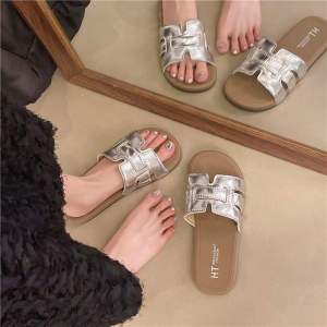 [Free Shipping] 2026 New Womens Summer Sandals for Outdoor Wear Fashionable Flat Beach Slippers to Match with Skirts