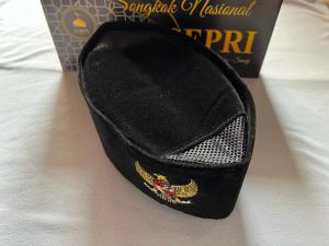 PECI SONGKOK KOPIAH LAMBANG GARUDA TINGGI 9 CM