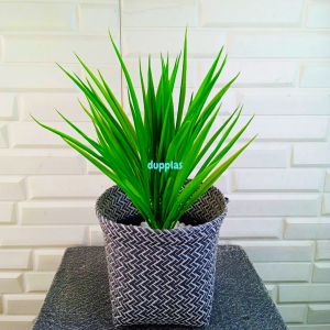 Tanaman Hias Daun Kucai X1 Semi Latex Artificial Pot Dasar Hitam + Cover Pot Purun Sintetis Hitam Pajangan Dekorasi Rumah Pohon Plastik