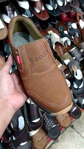 SEPATU MOCASIN POL KULIT: SEPAKATI KUALITAS & KOMFORT