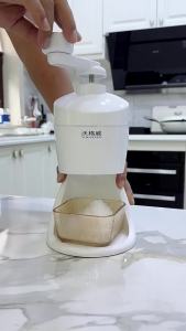 Hand Crank Shaved Ice Machine for Home Use Small Manual Ice Crusher Ice Shaver for Stalls Ice Sand Machine Ice Crusher