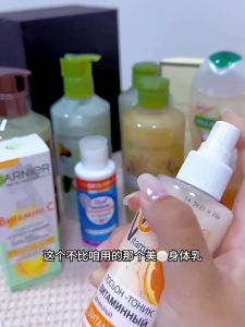Ready Stock VitaminC Whitening Spray Russia VC Hydrating Spray Toner Whitening Antioxidant Moisturizing Spots维c美白喷雾补水保湿滋润抗氧化去黄变白身体喷雾
