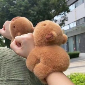 DIGREPAIR Capybara สร้อยข้อมือตุ๊กตาจําลอง แบบนิ่ม รูปคาปิบาราน่ารัก ของขวัญวันเกิด ตุ๊กตา ของเล่นเด็ก