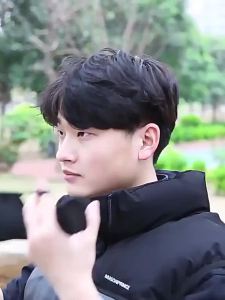 มาส์กหน้ากีฬา พร้อมแว่นตาและไส้กรองถ่านกัมมันต์ ซักและนำกลับมาใช้ใหม่ได้ เหมาะสำหรับการฝุ่น ภูมิแพ้ กิจกรรมกลางแจ้ง วิ่ง