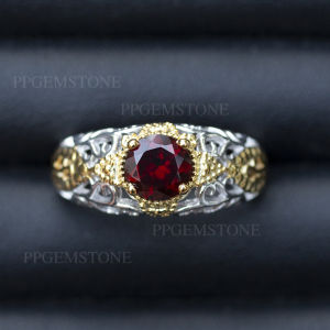 แหวนโกเมน( Garnet) สีแดง ตัวเรือนเงินแท้ 92.5 % ชุบหน้าทองตัวทองคำขาว ไซด์นิ้ว 59 หรือเบอร์ 9  US พลอยแท้จากประเทศไทย สินค้ามีใบรับประกัน