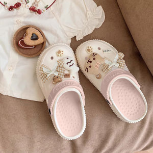 LHshoess สุดคุ้ม รองเท้าแตะหัวโต งานแฟชั่นสำหรับสาวๆ นิ่มเบาใส่สบาย โทนสีน่ารักมีให้เลือกหลายสีเลย และมีตัวติดให้ในชุดแล้วสั่งครั้งเดียวจบเลยราคาคุ้มค่าแน่นอน