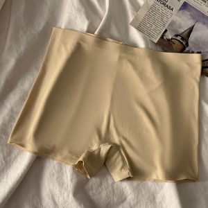 SEA AMILA   กางเกงในผู้หญิงทำจากใยไหมไอซ์พร้อมช่องขาในแบบคอตตอน สวมใส่สบายระบายอากาศได้ดี เอวกลางไร้รอยต่อ