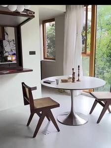 Cave Stone Stone Plate Dining Table Chinese Ancient Style Household Small Apartment Small round Table R Style round Dining Table Conference Table