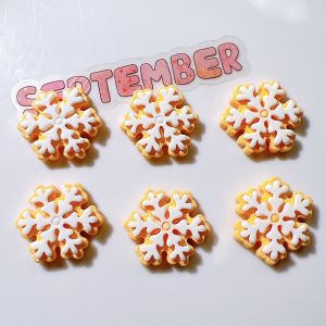 HOTOTO 20PCS Resin Material Resin Figurines Flatback Design Snowflake Shape Cartoon Santa Claus Versatile Miniature Size Elk Snowflake Ornaments For Scrapbooking