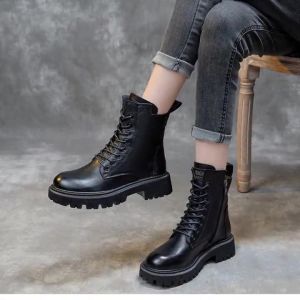 ลดกระหน่ำ รองเท้าบูทแฟชั่นเกาหลี รองเท้าบู๊ทมาร์ตินสไตล์อังกฤษของผู้หญิง ใหม่เอี่ยม รองเท้าบูทหุ้มข้อส้นหนา ใส่สบายเท้า
