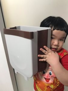 ถังขยะพับได้ ถังขยะห้องครัว ถังขยะแขวนประตูซิงค์ห้องครัว ถังขยะเอนกประสงค์แบบแขวนกับบานประตู ถังขยะประหยัดเนื้อที่เก็บ อุปกรณ์จัดเก็บแบบแขวน