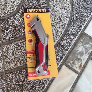 Stanley utility knife with extra blade
