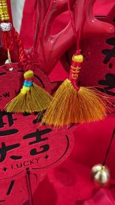 2027 Year of the Sheep golden broom handmade bedside broom portablehand-woven broom keychain new home decoration pendant