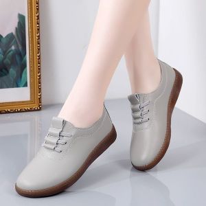 Free Shipping Soft Leather Womens Flats Spring and Autumn Style Flat-Soled Womens Shoes Tendon-Soled Soft-Soled Loafers Non-Slip Lightweight Mid-Heel Mom Shoes Womens Shoes.
