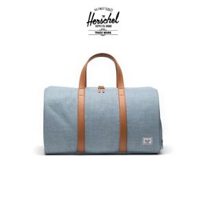 Herschel Supply กระเป๋าใส่เสื้อผ้า กระเป๋า Duffel กระเป๋าขนสัมภาระ กระเป๋าเดินทางแบบพกพา กระเป๋ากีฬา กระเป๋ายิม กระเป๋าใบใหญ่ อเนกประสงค์ สำหรับการเดินทางกีฬาฟิตเนส ของแท้ รุ่น Novel™ Duffle Bag Standard 43L - Ashley Blue Crossh Tonal ( 11396-06571-OS )