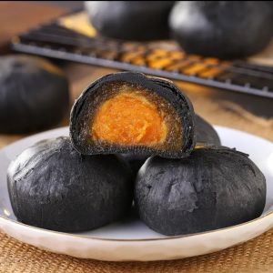 Black Pineapple Cake Salted Egg Yolk Pastry 黑凤酥咸蛋黄酥雪媚娘凤梨酥糕点