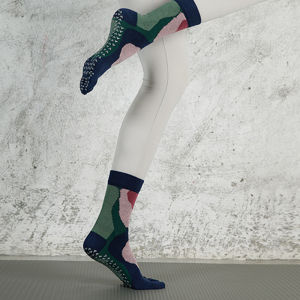 ถุงเท้ากีฬาแอโรบิกของผู้หญิงกันลื่นสำหรับการเต้นในร่ม/พื้นถุงเท้ารูปแบบที่เป็นเอกลักษณ์ถุงเท้าผ้าฝ้ายแบบคลุมนิ้วเท้าถุงเท้าพิลาทิส