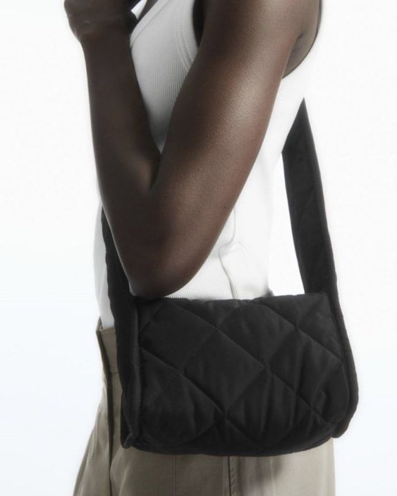 【 コス】COS Mini Diamond Quilted Crossbody Bag ★人気★ コス】COS Mini Diamond Quilted Crossbody Bag ☆人気☆ (COS