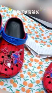 crocs New celebrity-themed second-generation  classic clogs outdoor closed-toe slippers popular parent-child childrens shoes