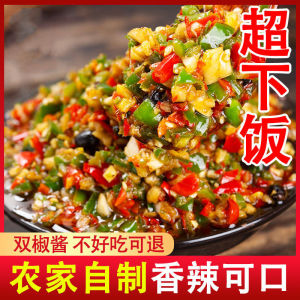 Home-made chili sauce super spicy rice sauce bottled garlic green and red chopped chili spicy rice sauce Chinese specialty made chili sauce