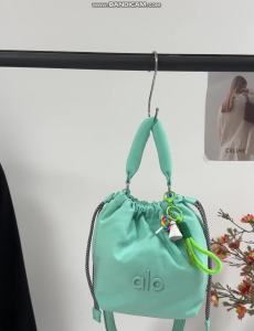 ALO Yoga Cream White Drawstring Bucket Bag Padded Short Handle Adjustable Wide StrapCrossbody Handbag Waterproof Nylon Casual Gym Shoulder Bag For Women