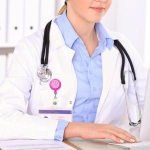 Smiling Face Holder with Metal Pocket Clip Doctor Nurse Holder Retractable ABS Holder for Office