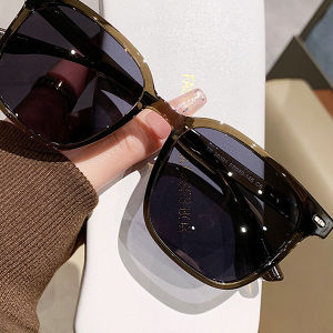 VEITHDIA Polarized Sunglasses for Women Men Classic Square Frame Driving Trendy Sun Glasses UV Protection HL120301