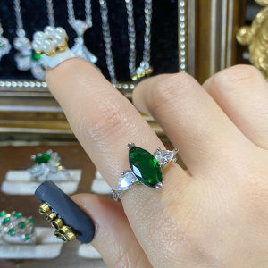 Grace Brilliant oil painting peacock emerald ring Green-plated spinel with full diamond inlay versatile court-style bracelet and necklace